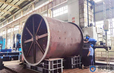 大型数控镗铣床加工筒体断面